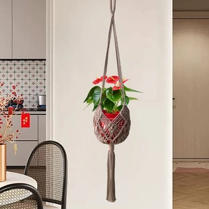Handgefertigte Makramee-Blumenampel mit Webmustern und Quasten für Boho-Dekoration