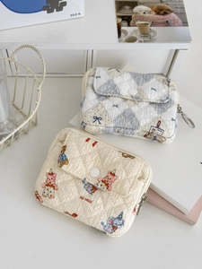 Quilted cotton coin purse with vintage cartoon bear prints and metal ring zipper closure