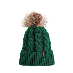 Détails de maille et étiquette Freedom sur bonnet vert foncé avec pompon en fourrure