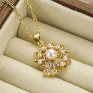 Elegante collana placcata in oro con ciondolo albero della vita, perla bianca e zirconi