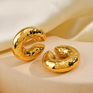 18K gold plated stainless steel C-shaped earrings with hammered texture on satin fabric