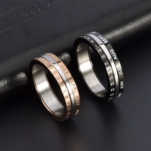 Rotating calendar spinning ring in rose gold and black stainless steel with dates