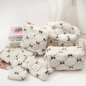 Plush Lambswool Makeup Bag Large Capacity Portable Bow Pattern Diamond Quilted Toiletry Organizer Travel Women