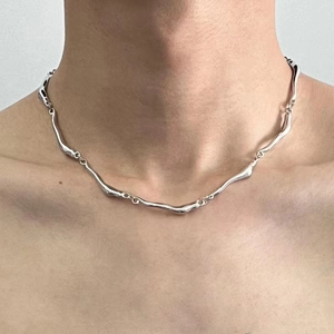 Minimalist irregular wavy chain silver necklace with a liquid metal texture on a model