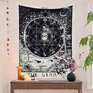 Detailansicht des The Star Tarot Wandteppichs mit Himmelsmustern an der Schlafzimmerwand