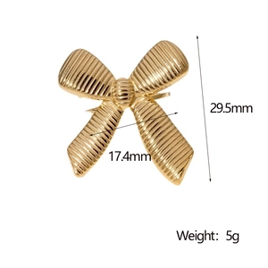 Dettagli dimensioni anello fiocco dorato: altezza 29,5mm e larghezza 17,4mm con 5g
