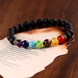 Bracciale chakra fatto a mano con pietre di lava nera naturali e perline di cristallo colorate