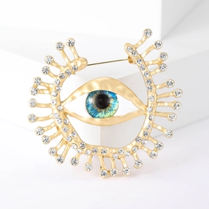 Broche exquise en alliage doré œil protecteur avec iris bleu et strass sur socle blanc