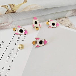 Set of 4 creative rocket enamel pins with pink and white drip oil alloy for clothing
