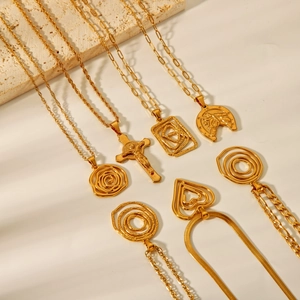 Collier Pendentif en Acier Inoxydable Plaqué Or 18K Mode Simple Bijoux Géométriques Irréguliers Cœur Croix Rose Fleur pour Femme