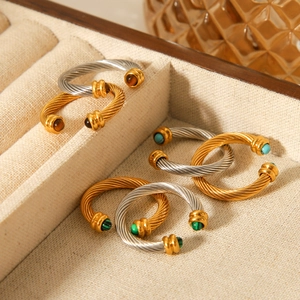 Bague torsadée bicolore en acier inoxydable sertie de malachite et œil de tigre