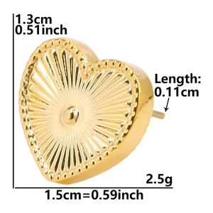 Detailed size specifications for heart-shaped gold stainless steel earrings with dimensions