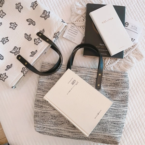 Sac fourre-tout minimaliste en toile avec motif papillon et poignées à rivets