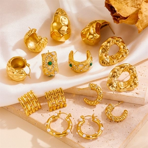 Titanstahl Ohrringe 18K Vergoldet Hammerschlag Wassertropfen Strass Künstliche Perlenimitat C-Form Böser Blick Retro Elegant Damen