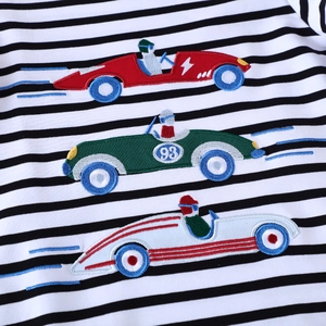 Gestreiftes Langarm-T-Shirt für Jungen mit bunten Rennwagen-Stickereidetails