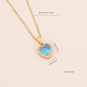 Detail view of heart pendant necklace size 1.4x1.2cm with 40+5cm gold chain and 3g weight