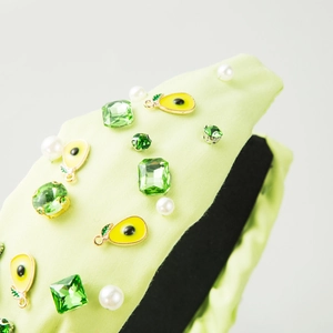 Hellgrüner Stoff Haarreif mit Kristallen, Perlen und Avocado-Anhängern für Damen