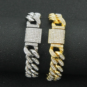 Grosses chaînes cubaines or et argent serties de strass brillants pour un look hip-hop