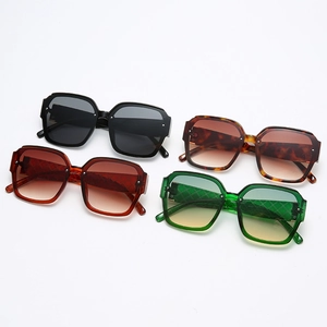 Trendy square sunglasses set with gradient lenses and stylish checkered temples