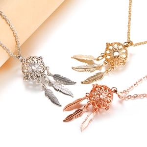 Colliers diffuseurs attrape-rêves en argent, or et or rose avec pendentifs plumes