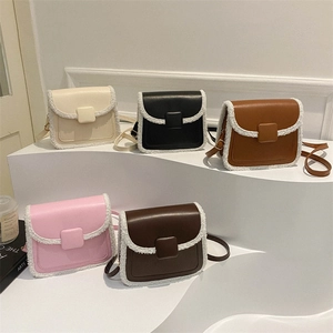 Chic square flap shoulder bags with faux fur trim in five colors for winter fashion