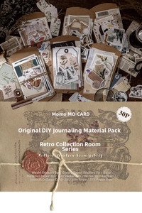 Vista macro del kit scrapbooking vintage con adesivi a farfalla e carte artigianali retro