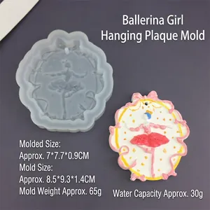 Détail du moule en silicone ballerine avec des échantillons en plâtre finis