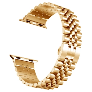 Detalle de la correa de reloj de acero inoxidable dorado de cinco eslabones con textura