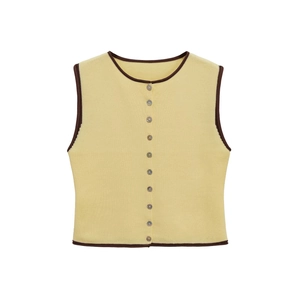 Gilet tricoté jaune clair pour femme avec bordure brune, col rond et petits boutons