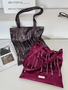 Velvet tote bag with pearls and vertical stripes, available in burgundy and grey colors