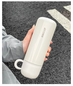 Leakproof test of cream white stainless steel vacuum flask with handy ring handle