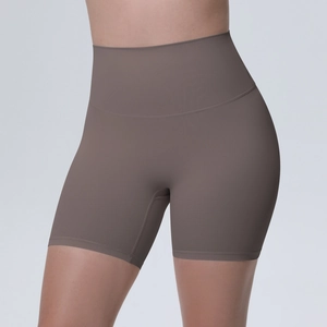 Détail du short de yoga sans couture taille haute marron moka avec effet ventre plat ferme