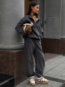 Ensemble jogging femme gris foncé avec sweat à demi-zip et pantalon taille haute
