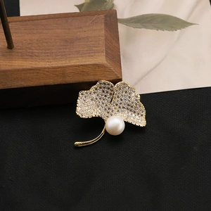 Elegant Ginkgo Leaf Freshwater Pearl Brooch Pin For Women S925 Sterling Silver Rhinestone Leaf Breastpin Gold Jewelry Gift