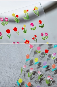 Détails macro d'autocollants pour ongles tulipes ultra-fins aux motifs floraux