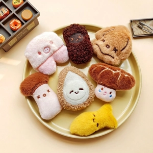 Set di ciondoli in peluche a forma di cibo cartoon con maiale, fungo e uovo per DIY