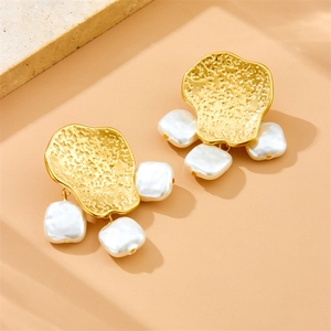 Exaggerated stainless steel square earrings with baroque pearl tassels in gold finish