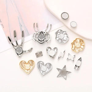 Abalorios DIY de metal chapado en oro y plata con formas de corazón, estrella y araña