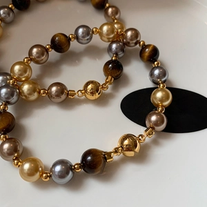 Bracelet vintage français avec œil de tigre, perles et fermoir magnétique doré
