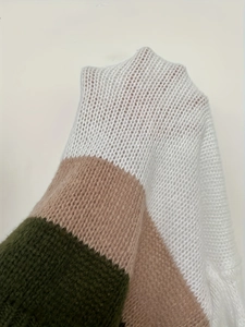 Cozy crewneck knit sweater with color-block design in white, beige and dark green