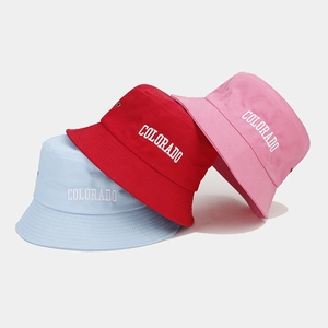Cappelli a secchiello in cotone anti-UV con ricamo Colorado in blu, rosso e rosa