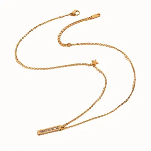 Collier élégant en acier doré avec pendentif rectangulaire en zircon et breloque étoile