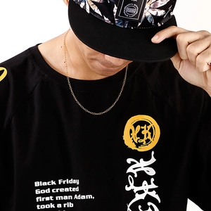 Men's gold curb chain necklace in 3mm width styled on model with black graphic tee