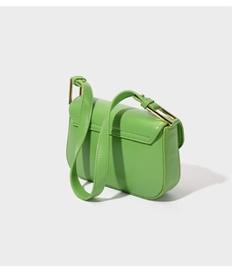 Detail view of the elegant green shoulder bag with high-shine finish and gold buckle