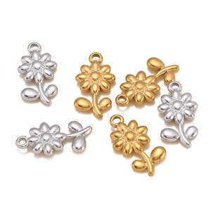 Detailansicht der Gänseblümchen-Anhänger in Gold und Silber mit Verschlussring