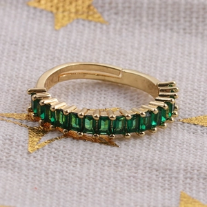 Bague géométrique plaquée or pour femme avec zircons rectangulaires vert émeraude