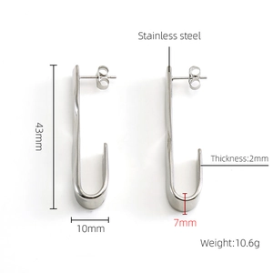 Detailed size chart of stainless steel U-shaped earrings showing 43mm length and 2mm thickness