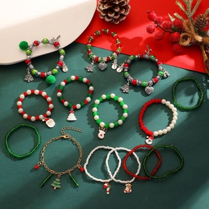 Parure de bracelets de Noël avec breloques sapin bonhomme de neige et cœurs rouges