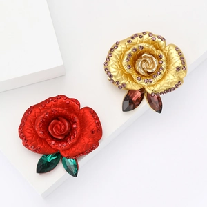 Vintage Alloy Enamel Rose Flower Brooch Pin With Rhinestones Fashion Floral Breastpin For Women Suit Dress Banquet Accessory
