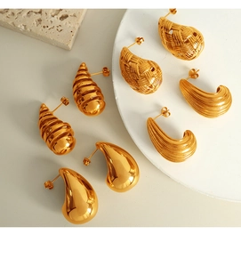 Detail of 18K gold plated titanium steel earrings with braided and drop textures